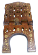 Grand porte Livre en bois sculpte et joliment decore par des motifs dores - 37 x 18,5 cm