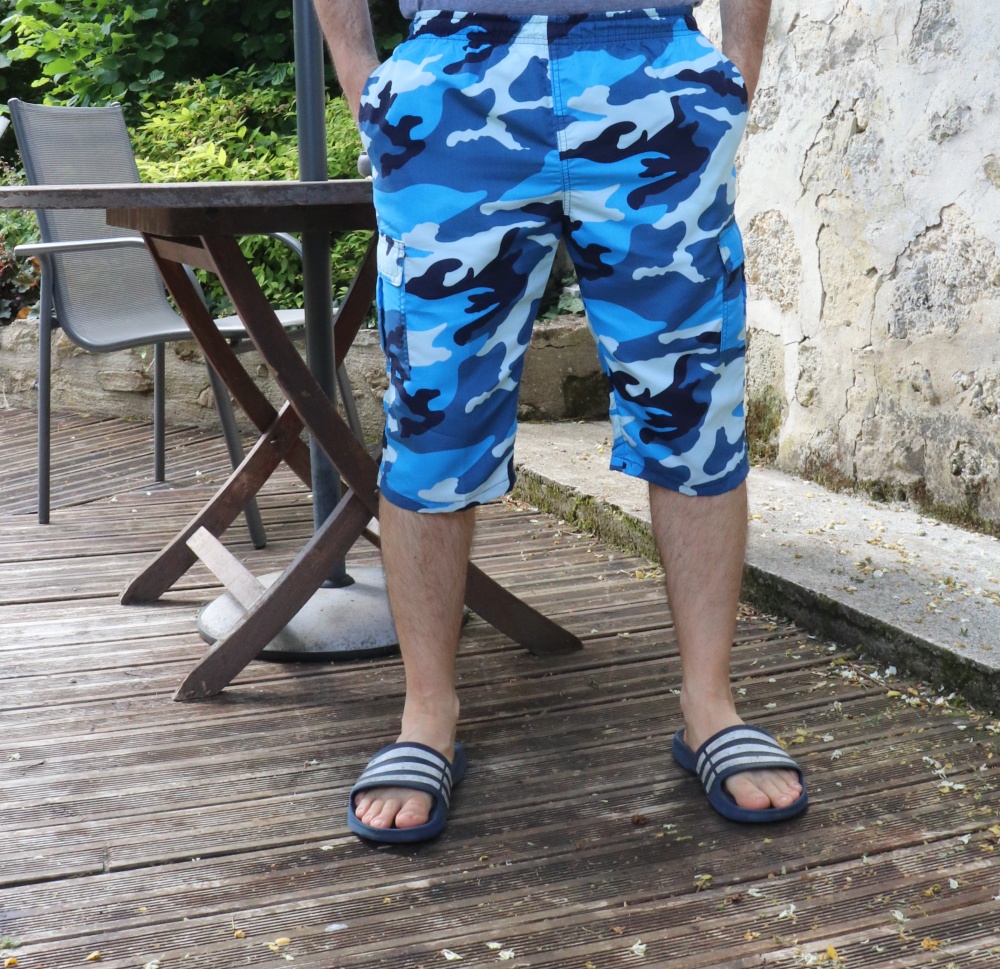 Eve Defile Break apart Pantacourt été - Short de bain - Bermuda de plage - Sarouel de Bain long  genoux pour homme motif camouflage militaire - Couleur Bleu - Prêt à porter  et accessoires sur RevedOrient.com