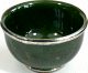 Grand bol en poterie marocain de couleur vert fonce emaille et cercle de metal argente
