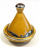 Tajine moyen decoratif marocain de couleur jaune en poterie cercle de metal argente