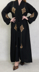 Robe Abaya Dubai noire de qualite avec ceinture de serrage interne, strass et nombreuses broderies