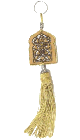 Pendentif / porte cle bois en forme de porte sculptee d'arabesques et pompon en sabra de couleur beige