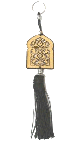 Pendentif / porte cle bois en forme de porte sculptee d'arabesques et pompon en sabra de couleur noir