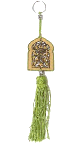Pendentif / porte cle bois en forme de porte sculptee d'arabesques et pompon en sabra de couleur verte