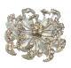 Broche metallique argentee sous forme de fleur ouverte avec diamants blancs