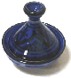 Mini tajine marocain decoratif en poterie de couleur bleue emaille avec motifs noirs peints